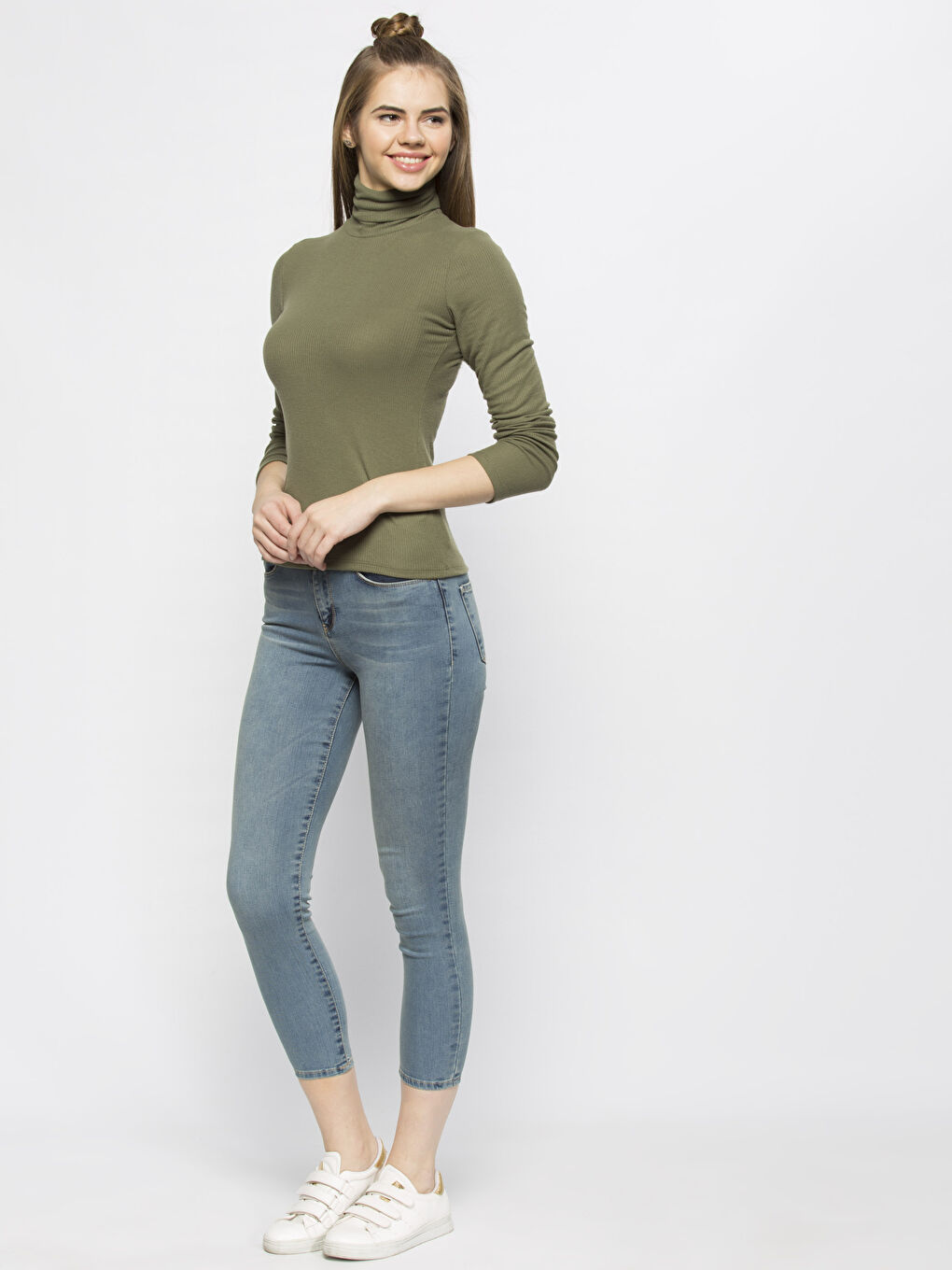 Haki Dik Yaka Düz Uzun Kollu Kadın Tişört-2