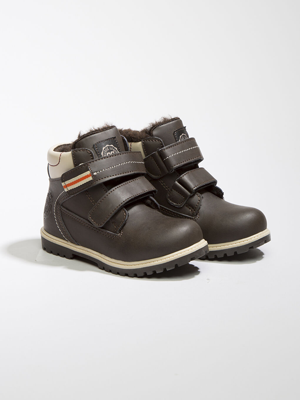 حذاء طويل بنى للجنسين