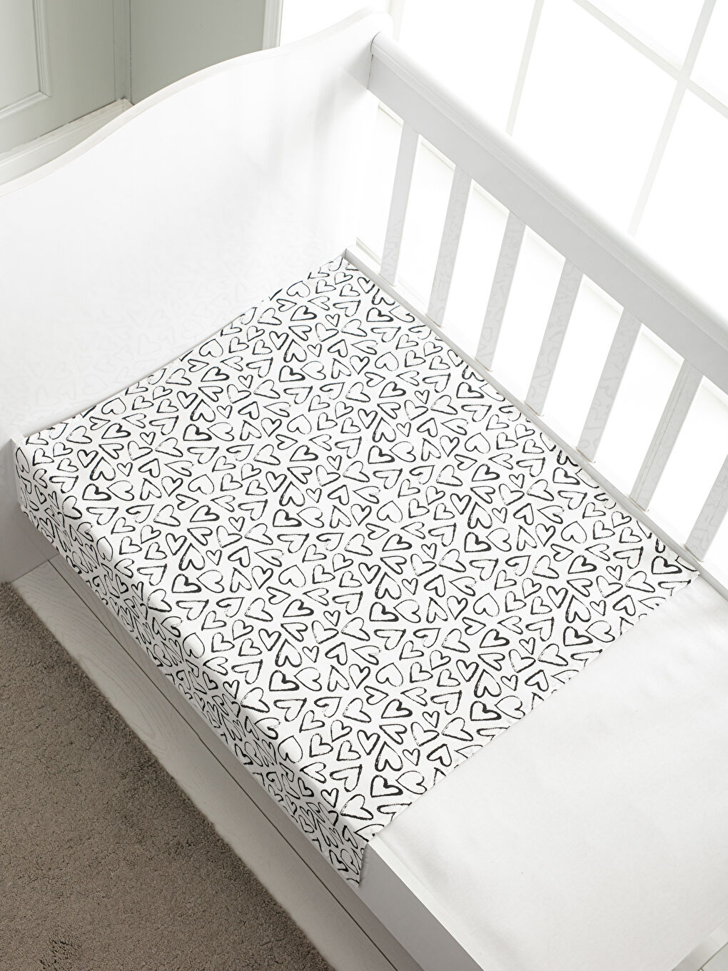 Beyaz Kız Bebek Desenli Müslin Battaniye-1