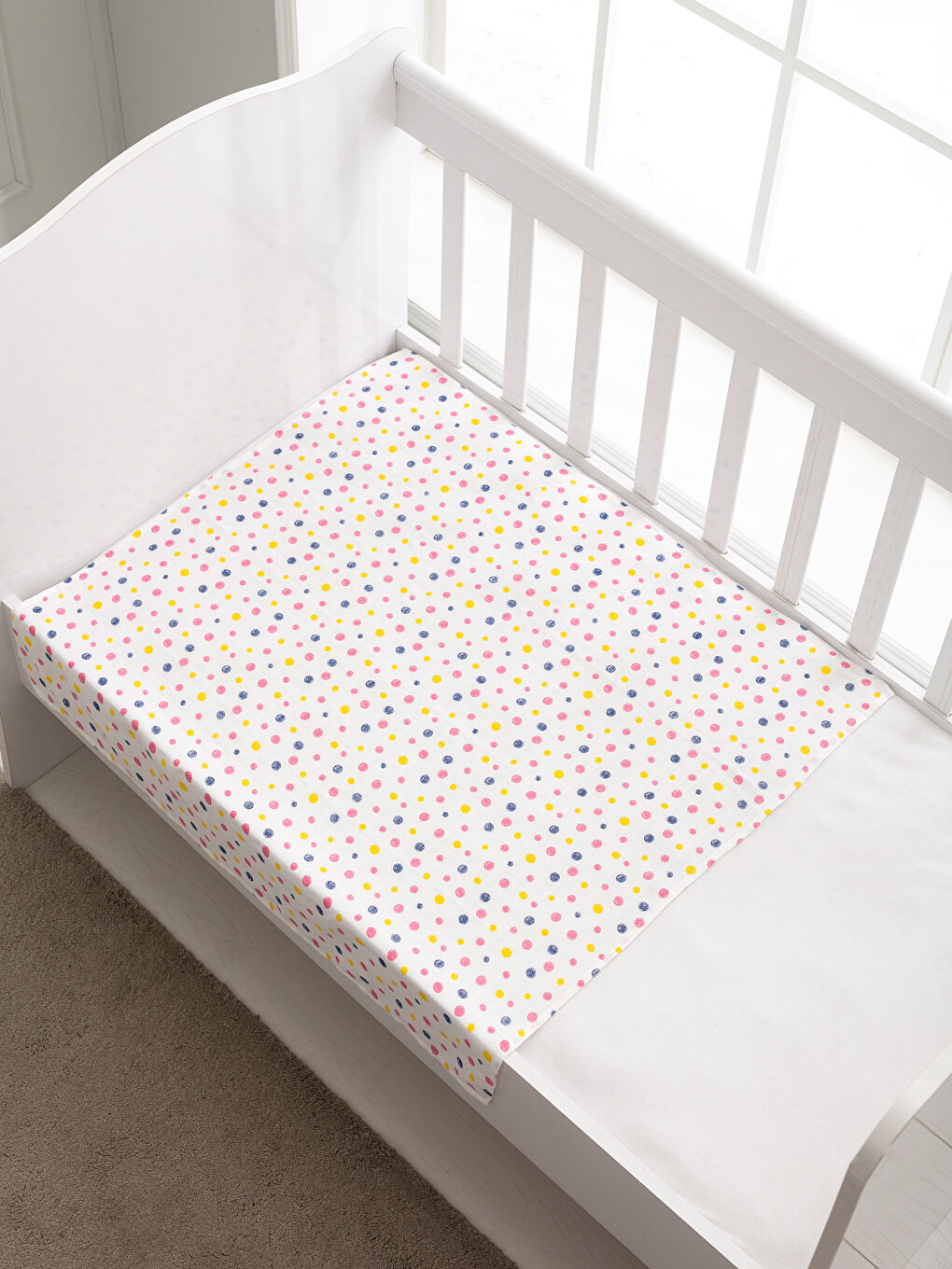 Beyaz Kız Bebek Puantiyeli Müslin Battaniye-1