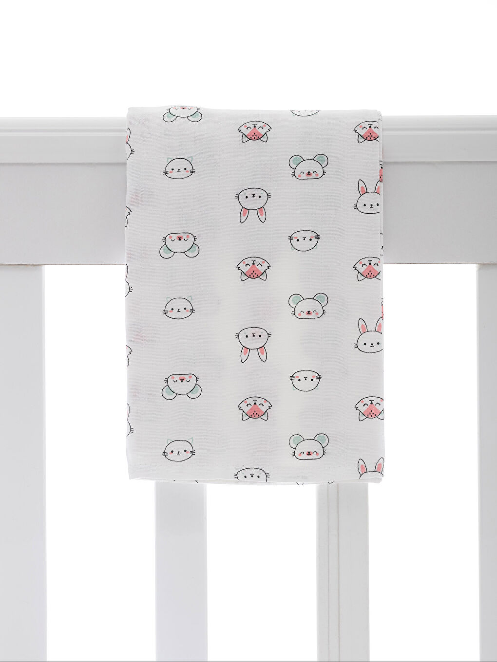 Ekru Kız Bebek Desenli Müslin Bez