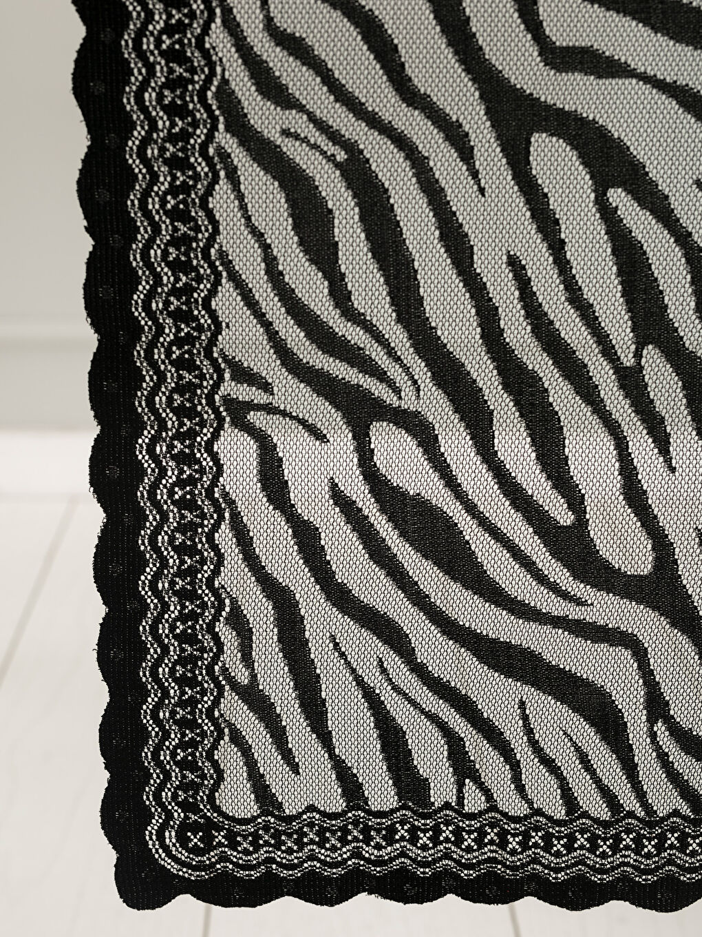 Chemin de table NOIR-1