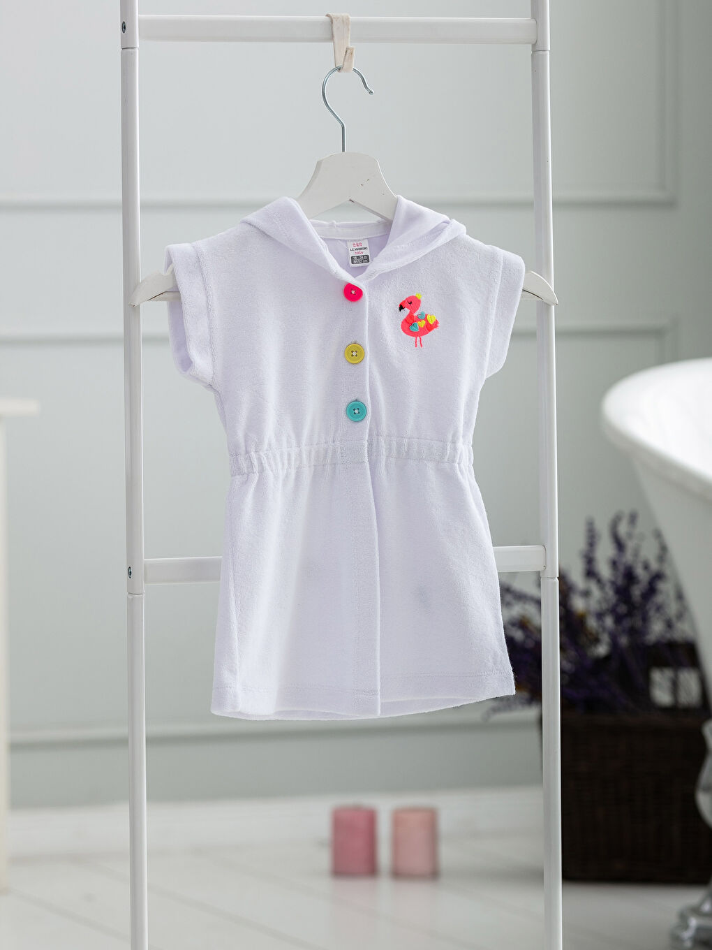 روب بنت صغيرة بكابوش كم قصير لأردية الحمام