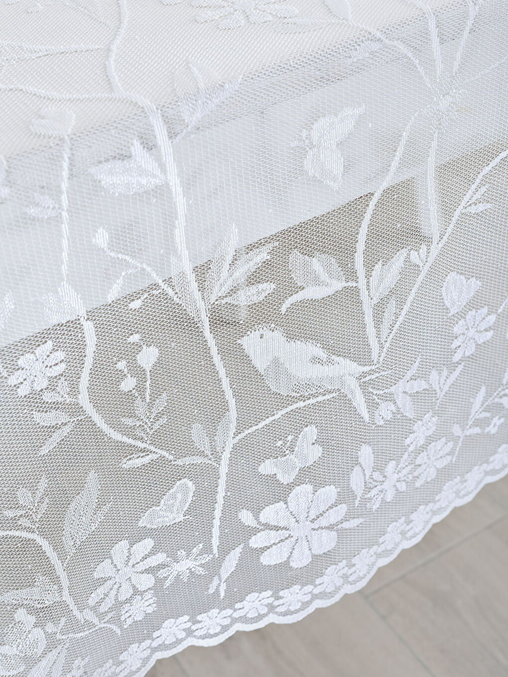 غطاء الطاولة أبيض-1