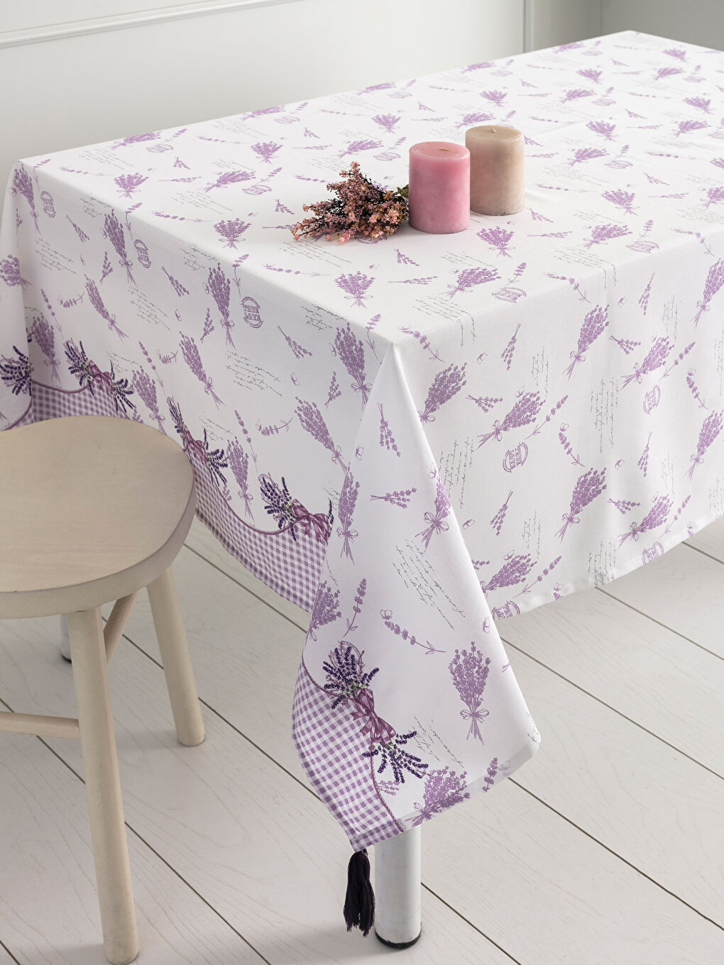Lila Baskılı Masa Örtüsü