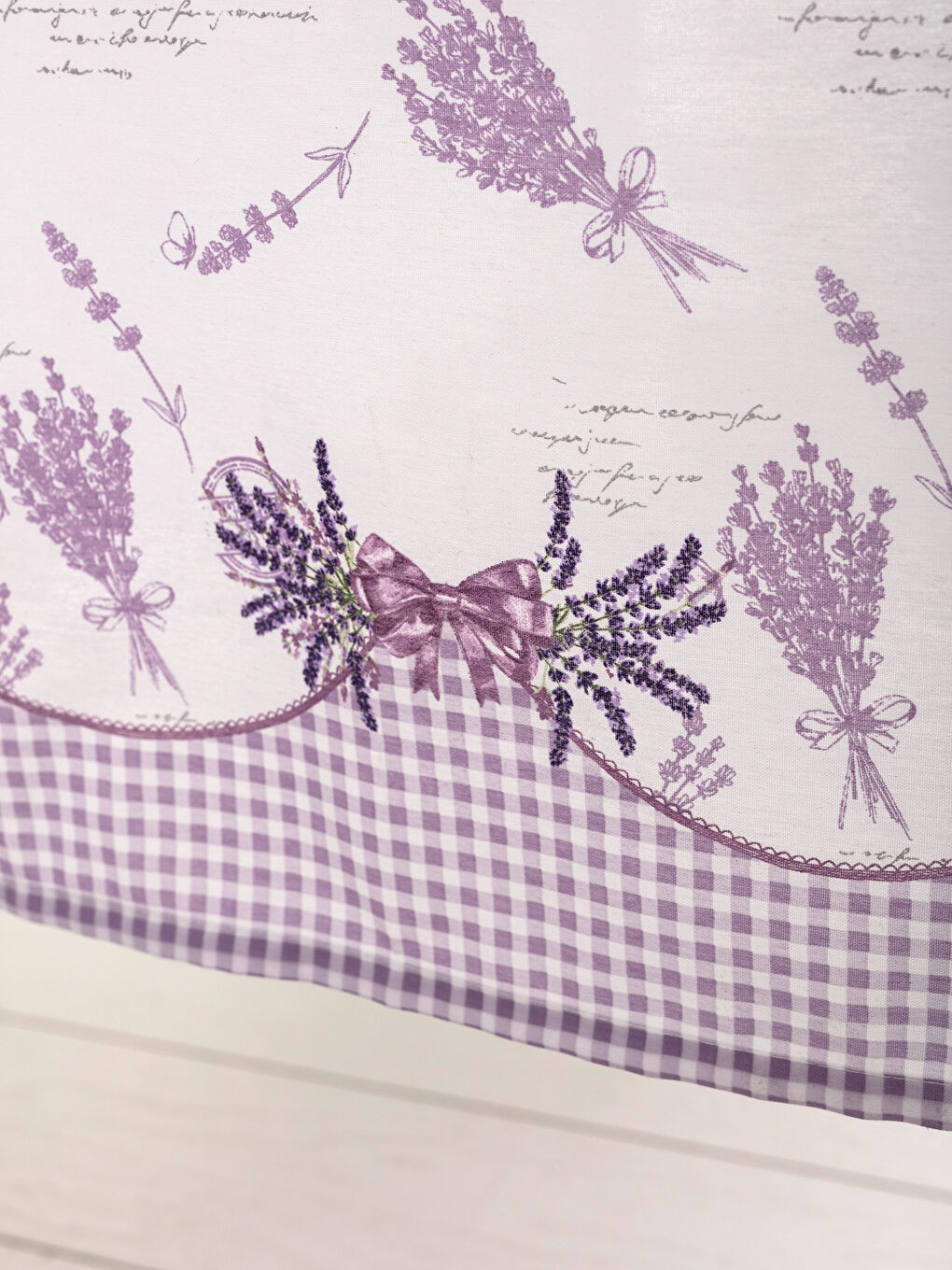 Lila Baskılı Masa Örtüsü-1