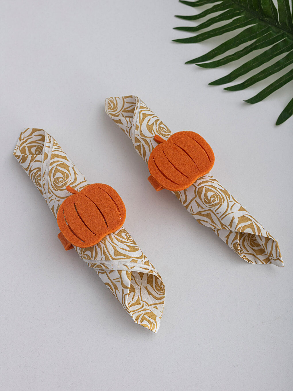 حامل المناديل-1