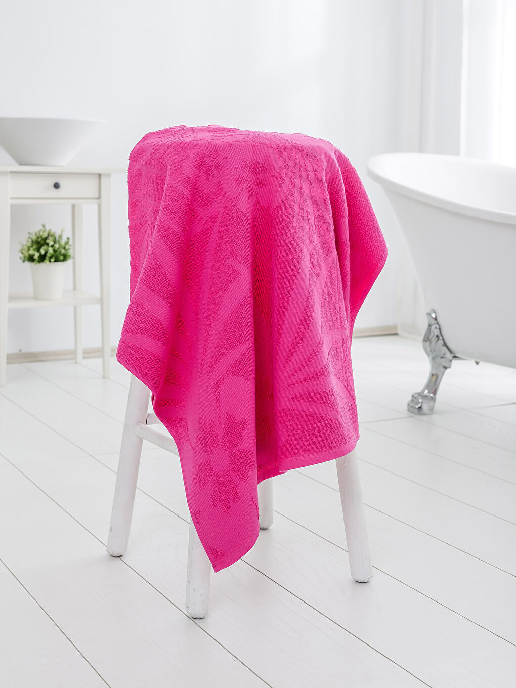 FUCHSIA Bath Towel