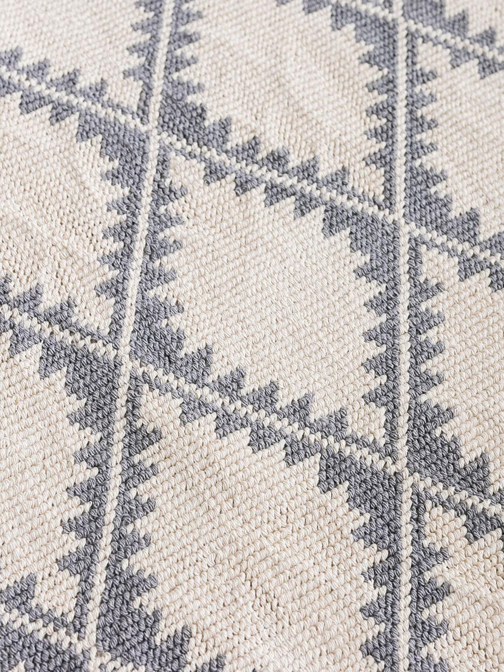 Gri Baskılı Halı-2