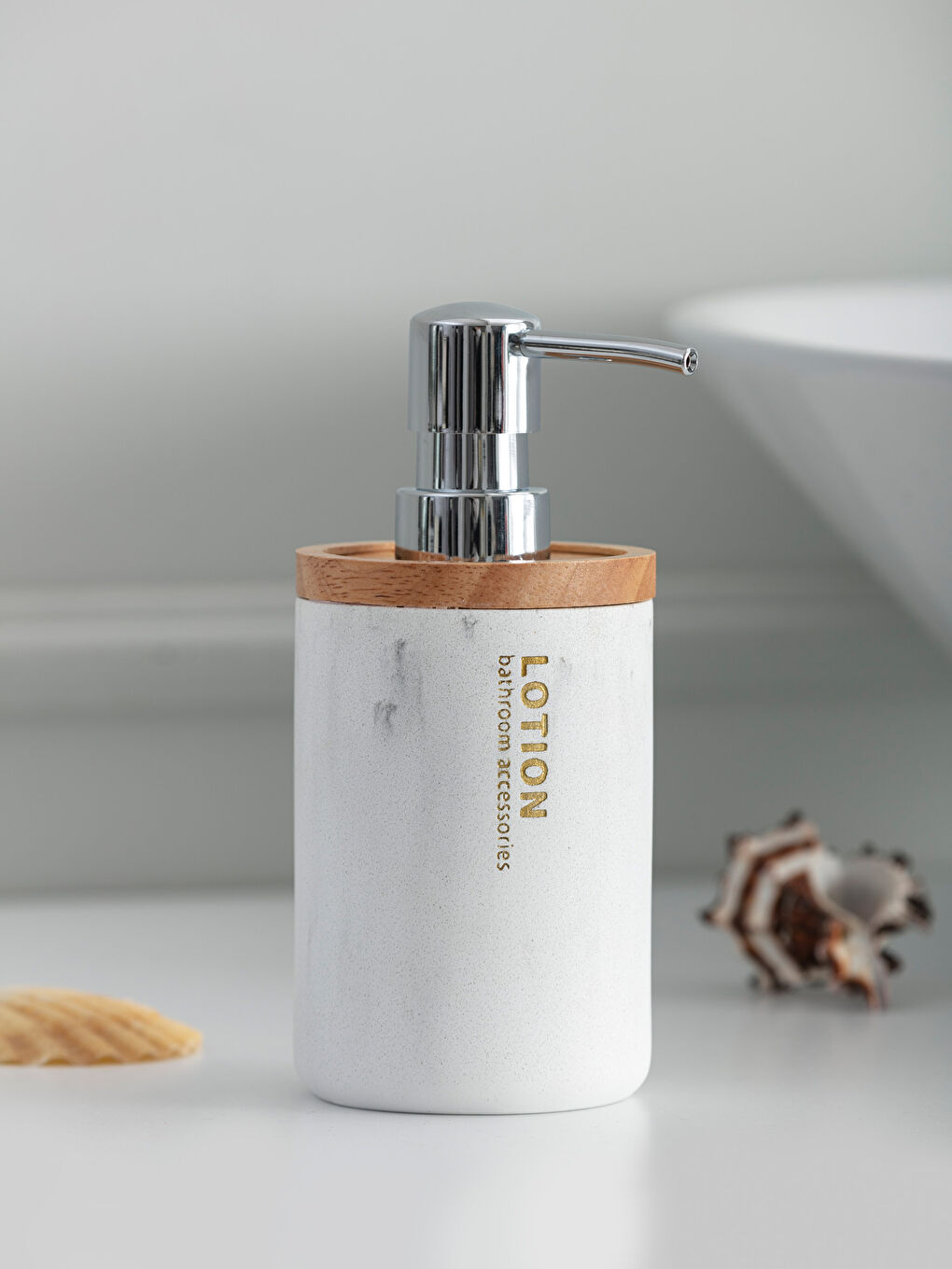 موزع صابون سائل أبيض