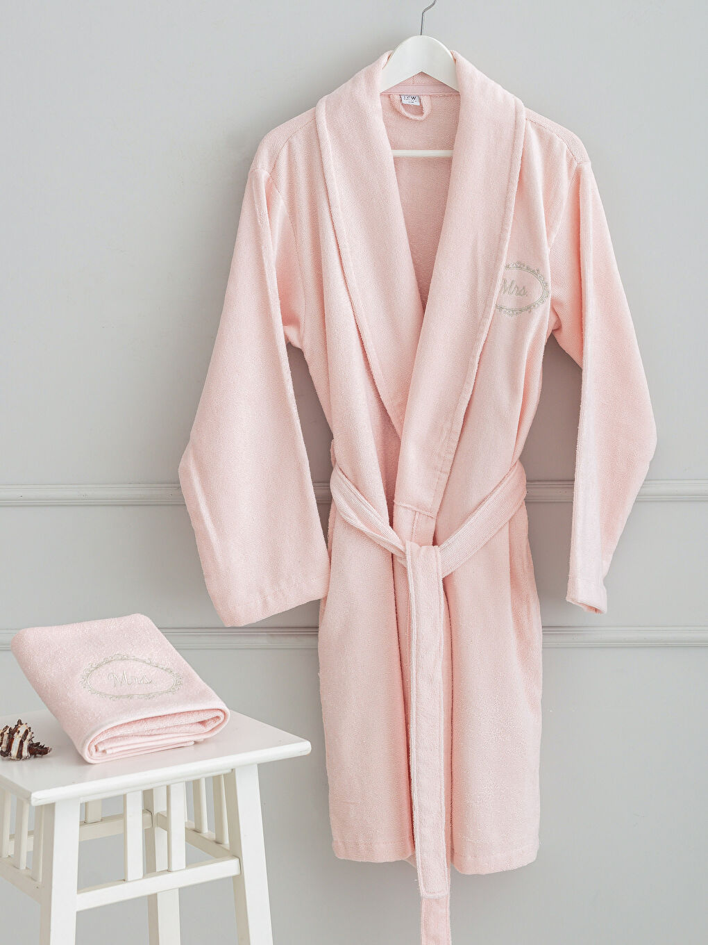 Açık Pembe Kadın Bornoz
