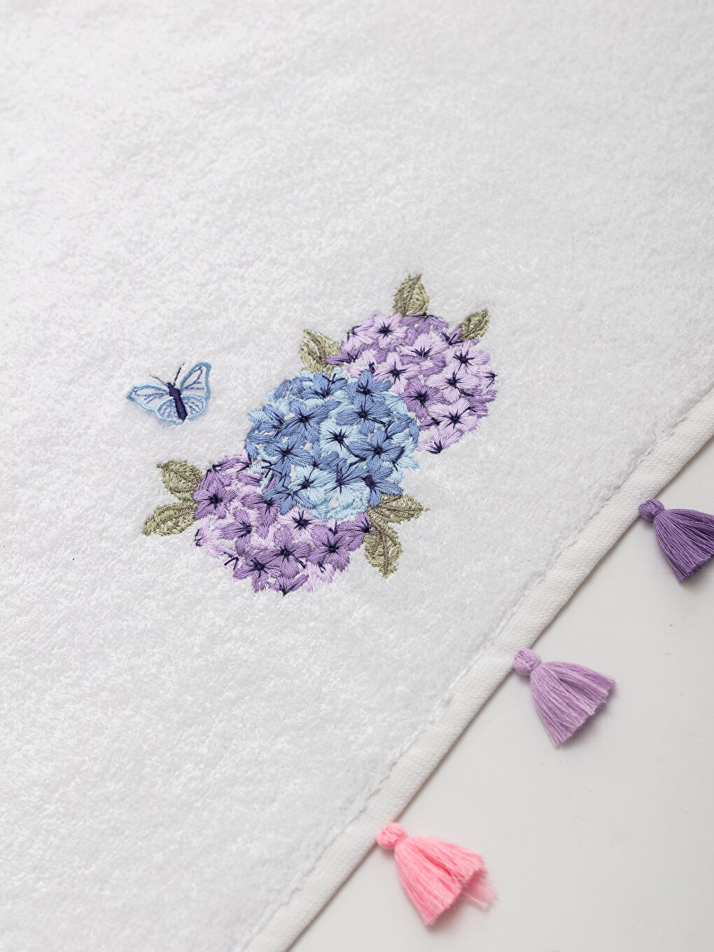 Beyaz Yüz Havlusu-2