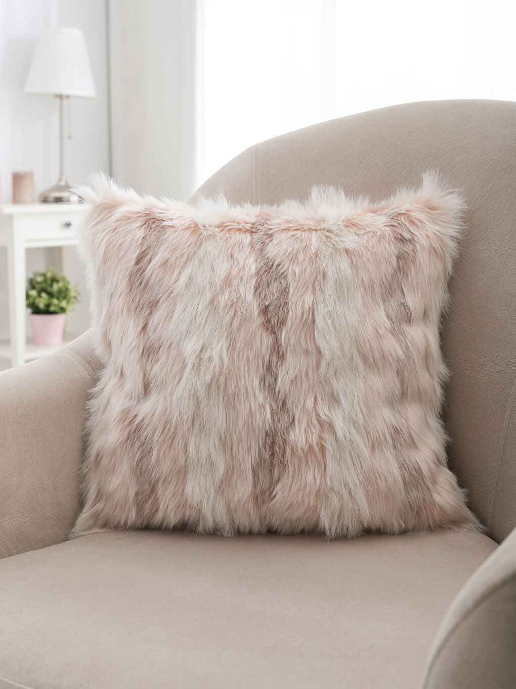 وسادة مزخرفة