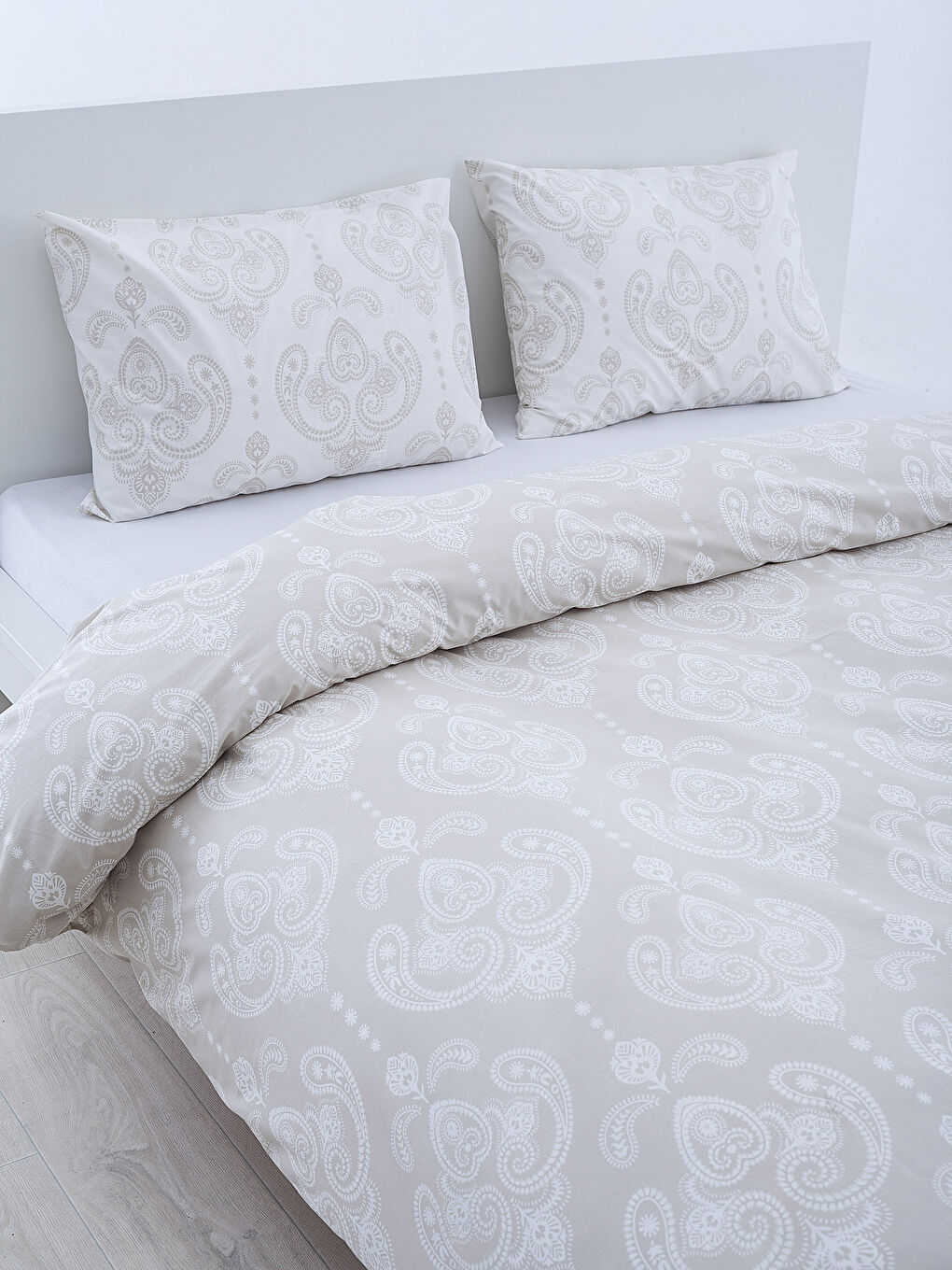 Bej Baskılı Çift Kişilik Nevresim Seti