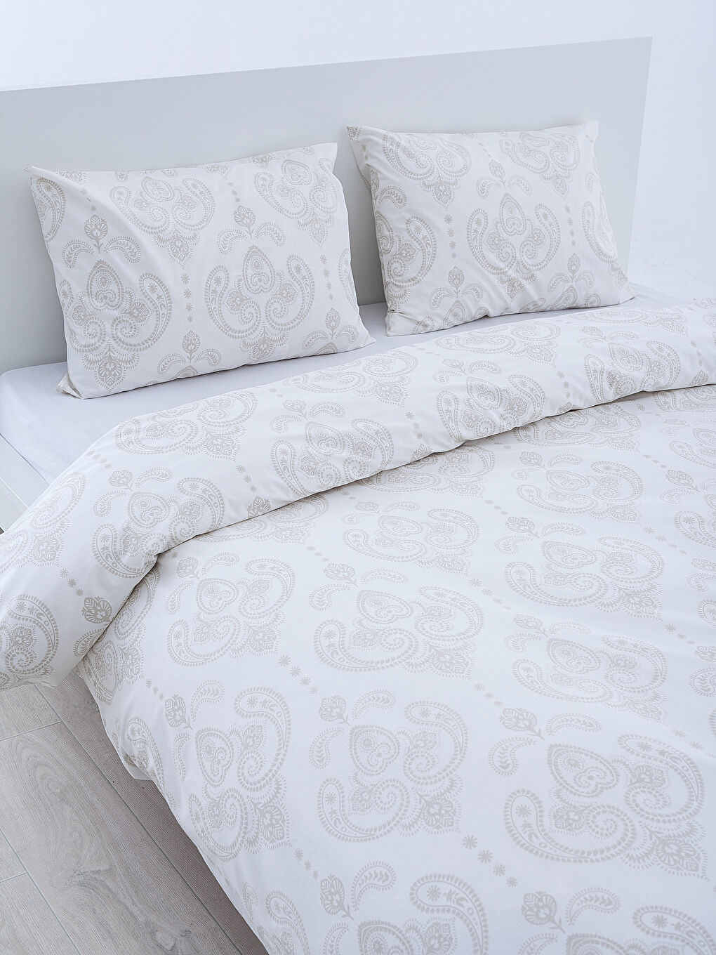 Bej Baskılı Çift Kişilik Nevresim Seti-1