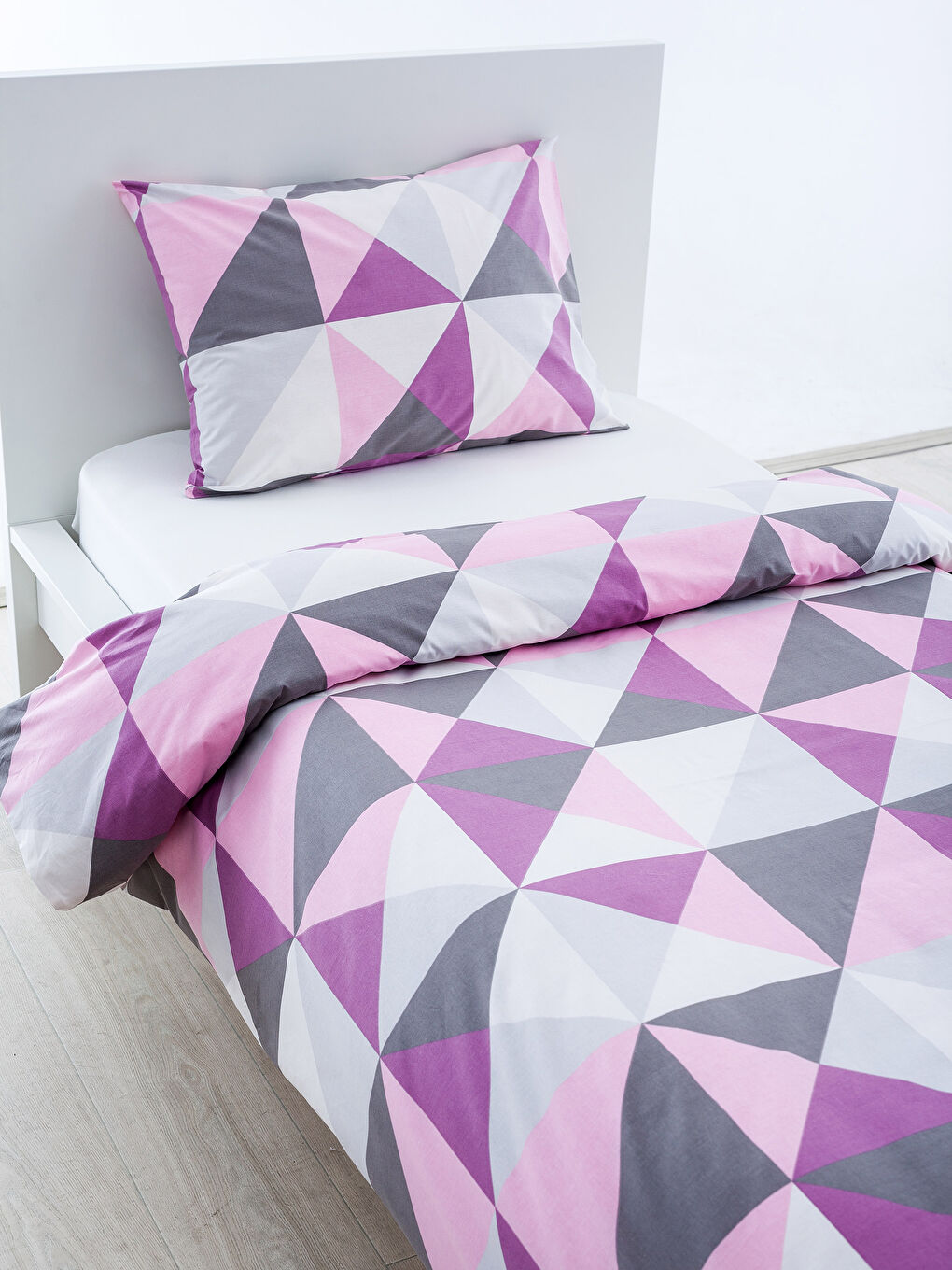 Pembe Baskılı Tek Kişilik Nevresim Seti