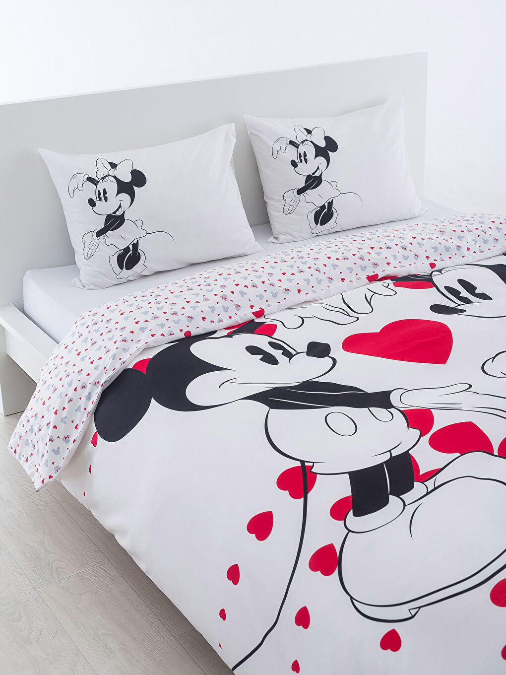 Kırmızı Baskılı Çift Kişilik Nevresim Seti-1