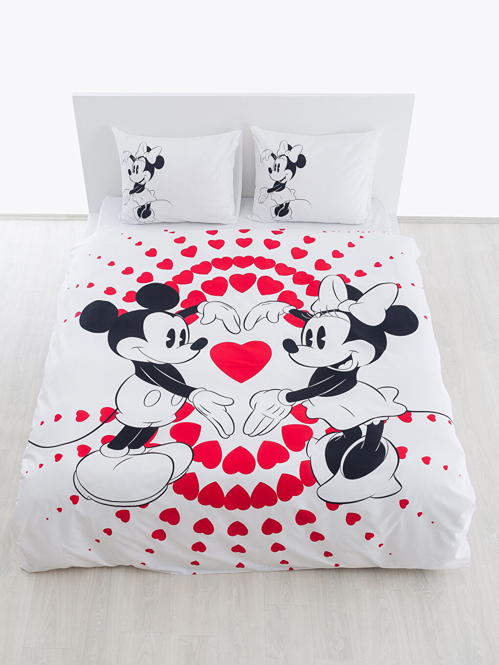 Kırmızı Baskılı Çift Kişilik Nevresim Seti-3