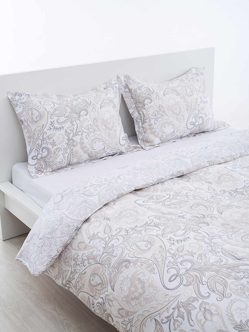 Bej Baskılı Çift Kişilik Nevresim Seti-1