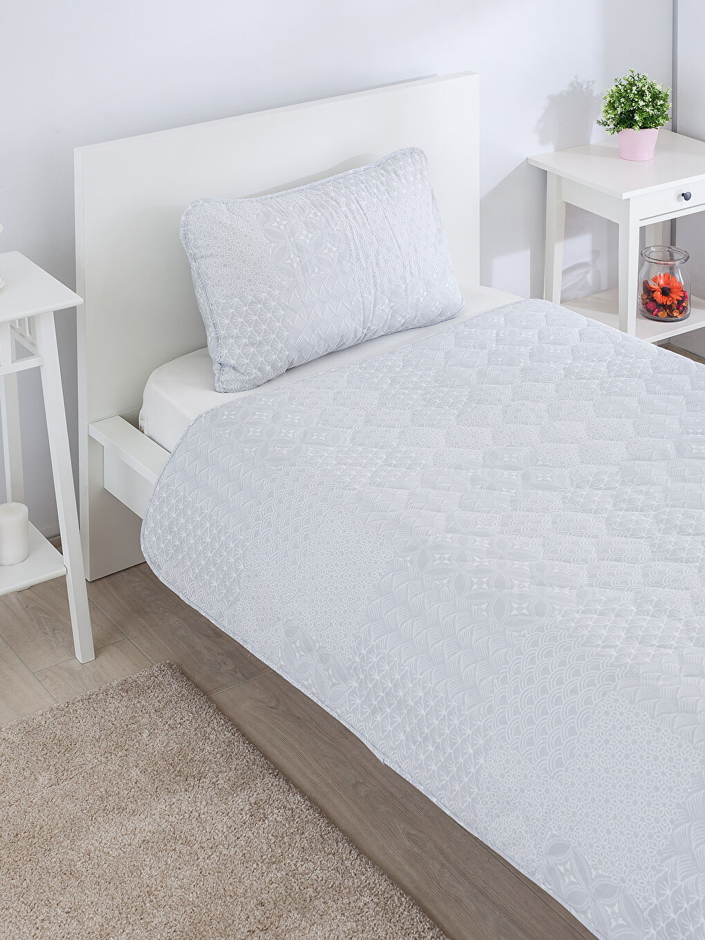 Bej Baskılı Tek Kişilik Yatak Örtüsü