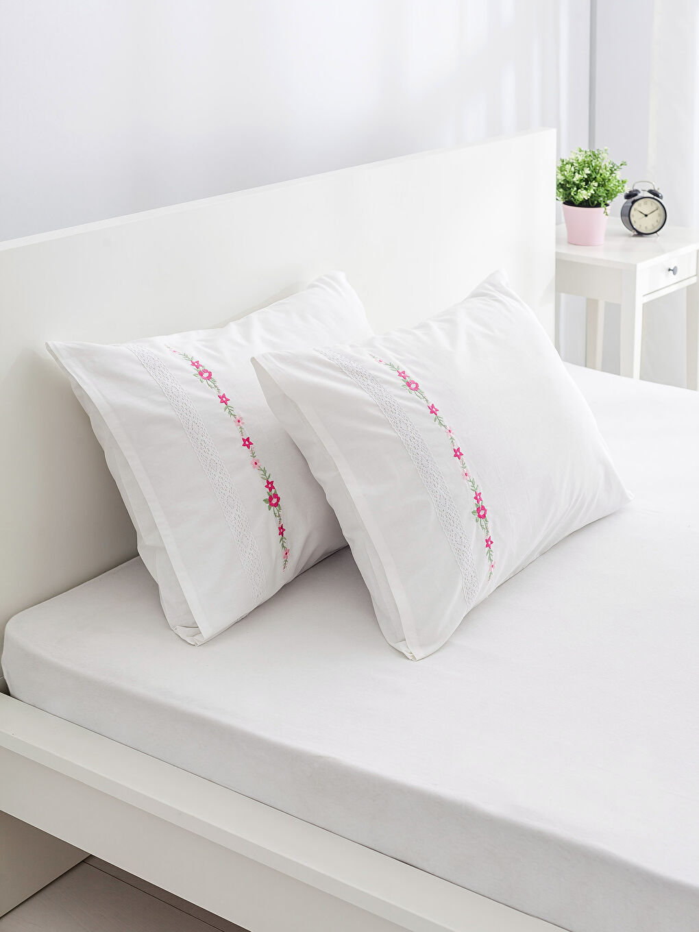 Kırık Beyaz Yastık Kılıfı