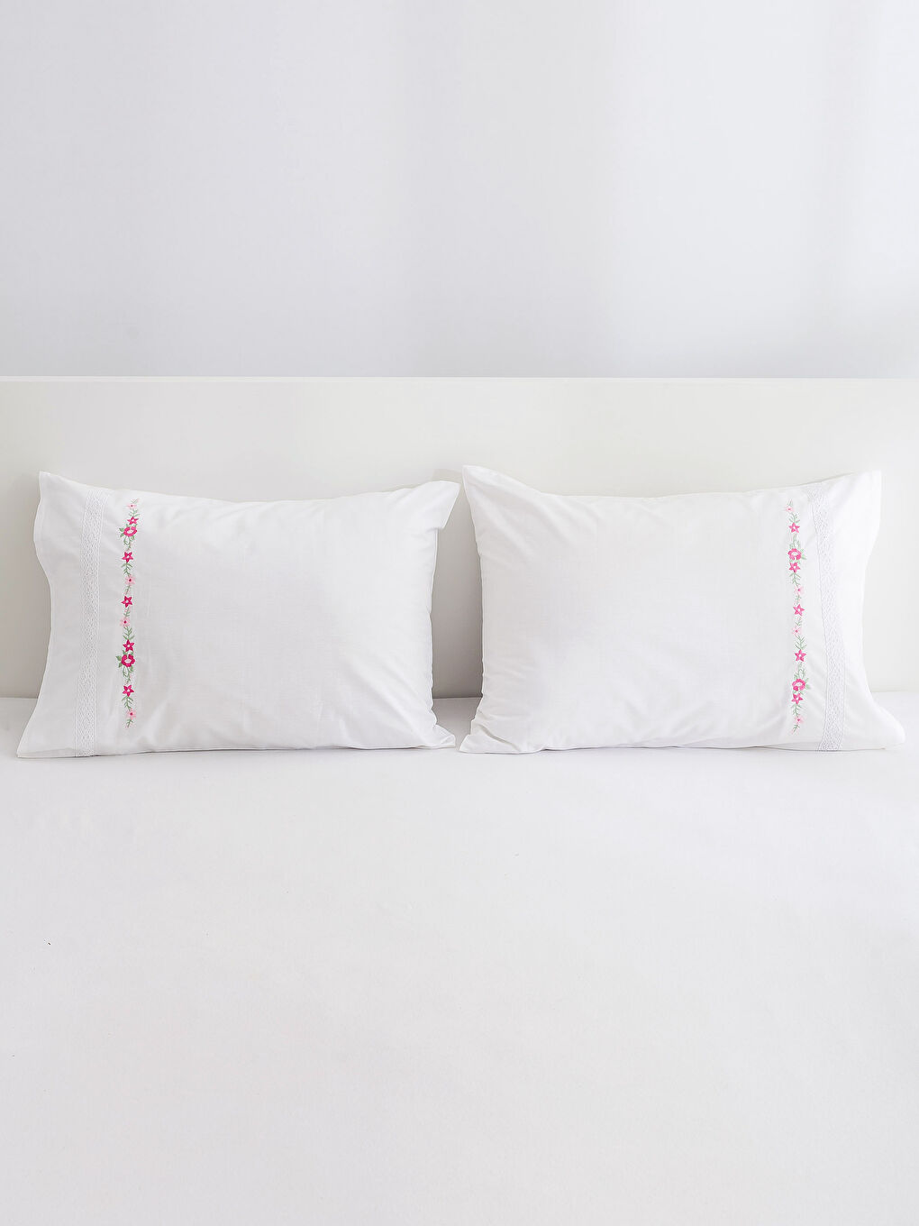 Kırık Beyaz Yastık Kılıfı-1