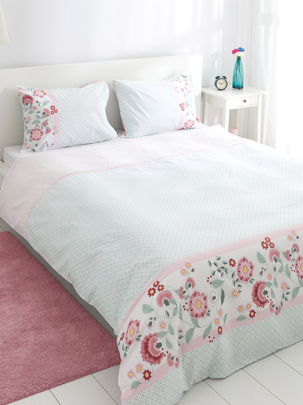 Karışık Baskılı Çift Kişilik Nevresim Seti