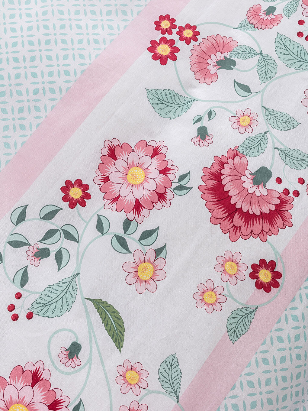 Karışık Baskılı Çift Kişilik Nevresim Seti-3