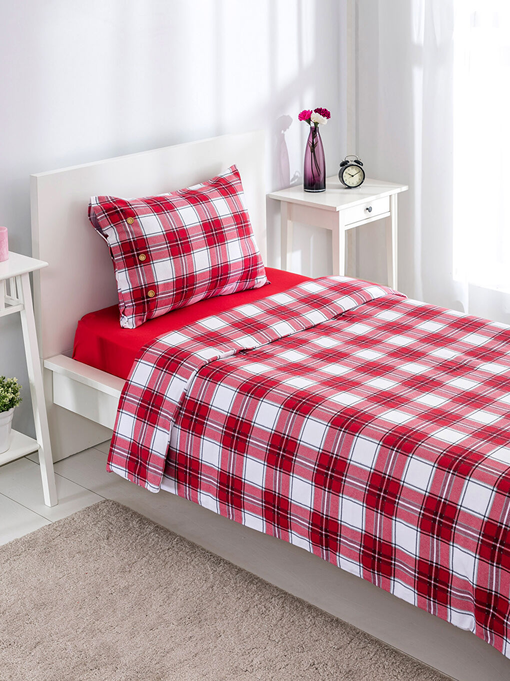 Kırmızı Baskılı Tek Kişilik Nevresim Seti