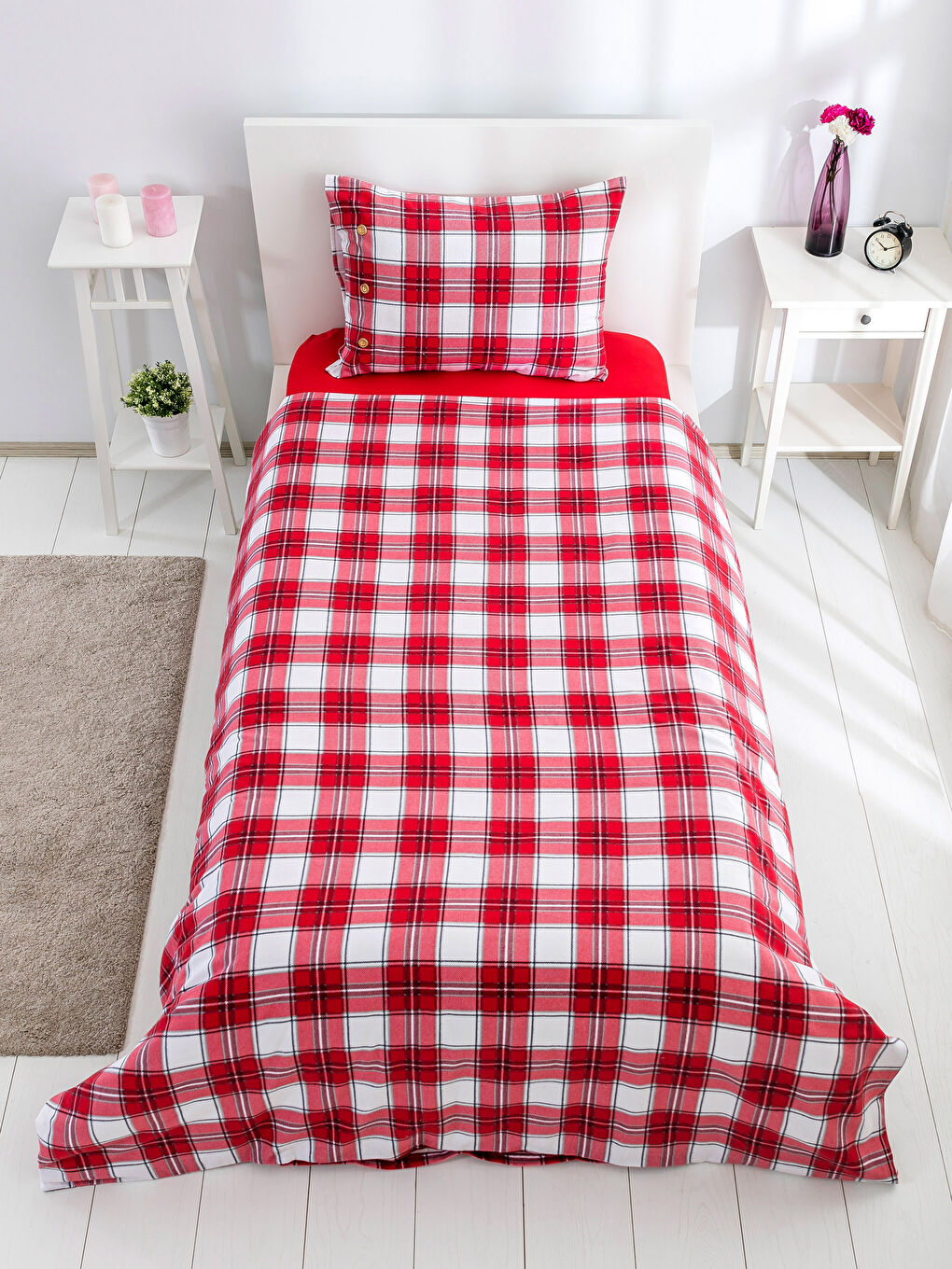 Kırmızı Baskılı Tek Kişilik Nevresim Seti-1