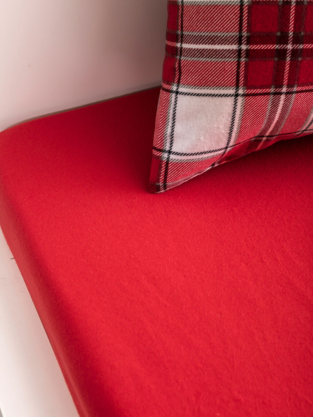 Kırmızı Baskılı Tek Kişilik Nevresim Seti-2