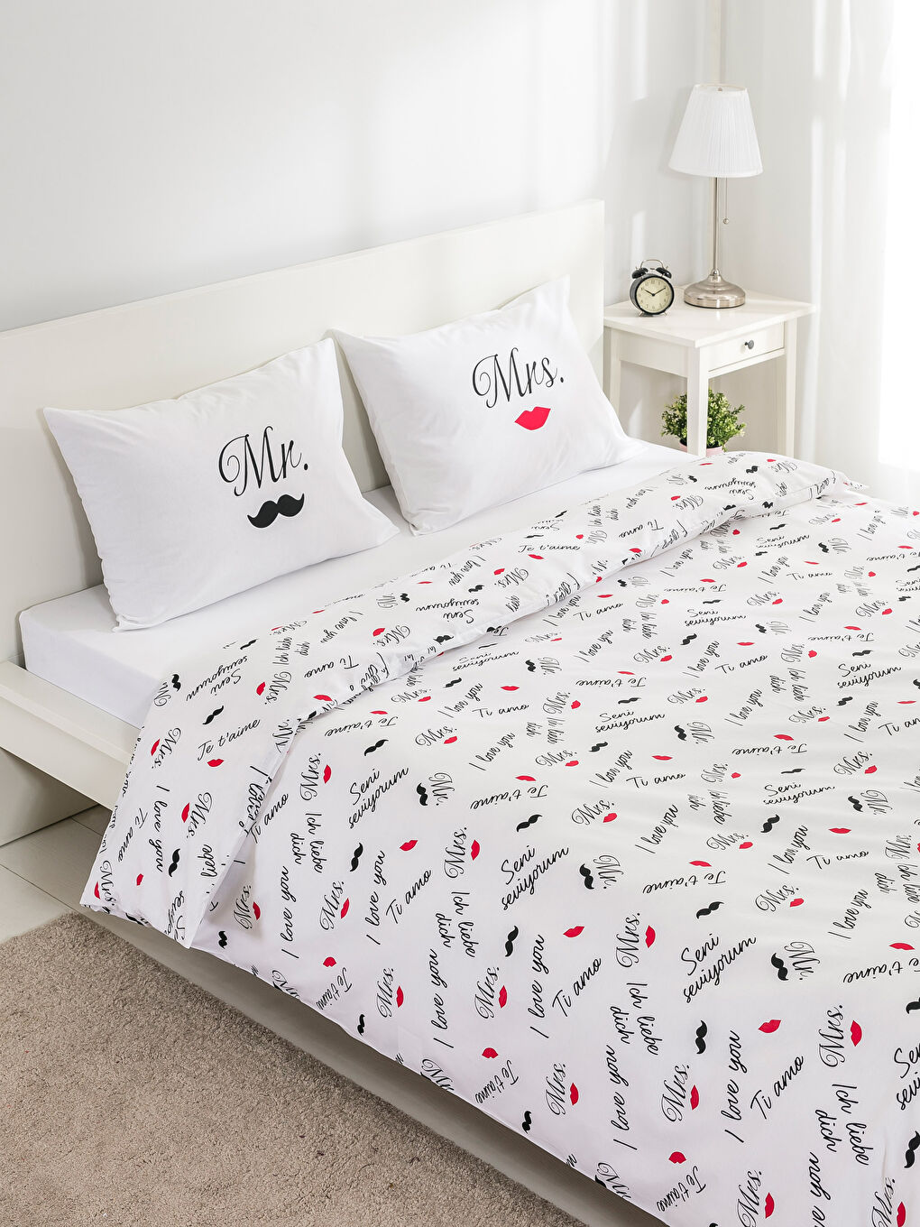 Siyah Baskılı Çift Kişilik Nevresim Seti