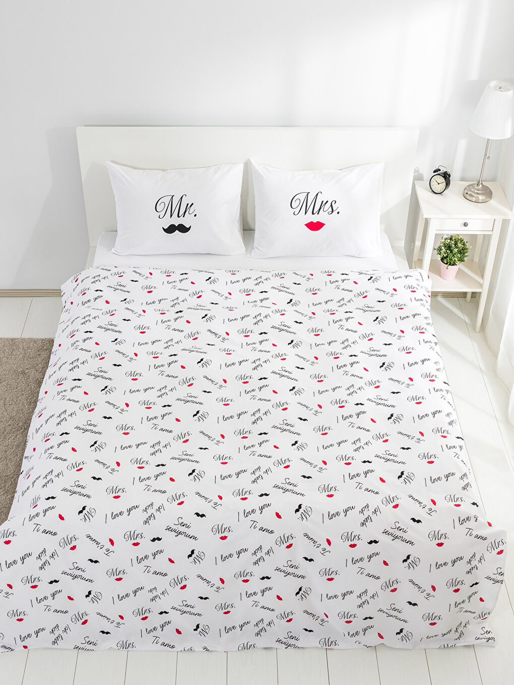 Siyah Baskılı Çift Kişilik Nevresim Seti-1