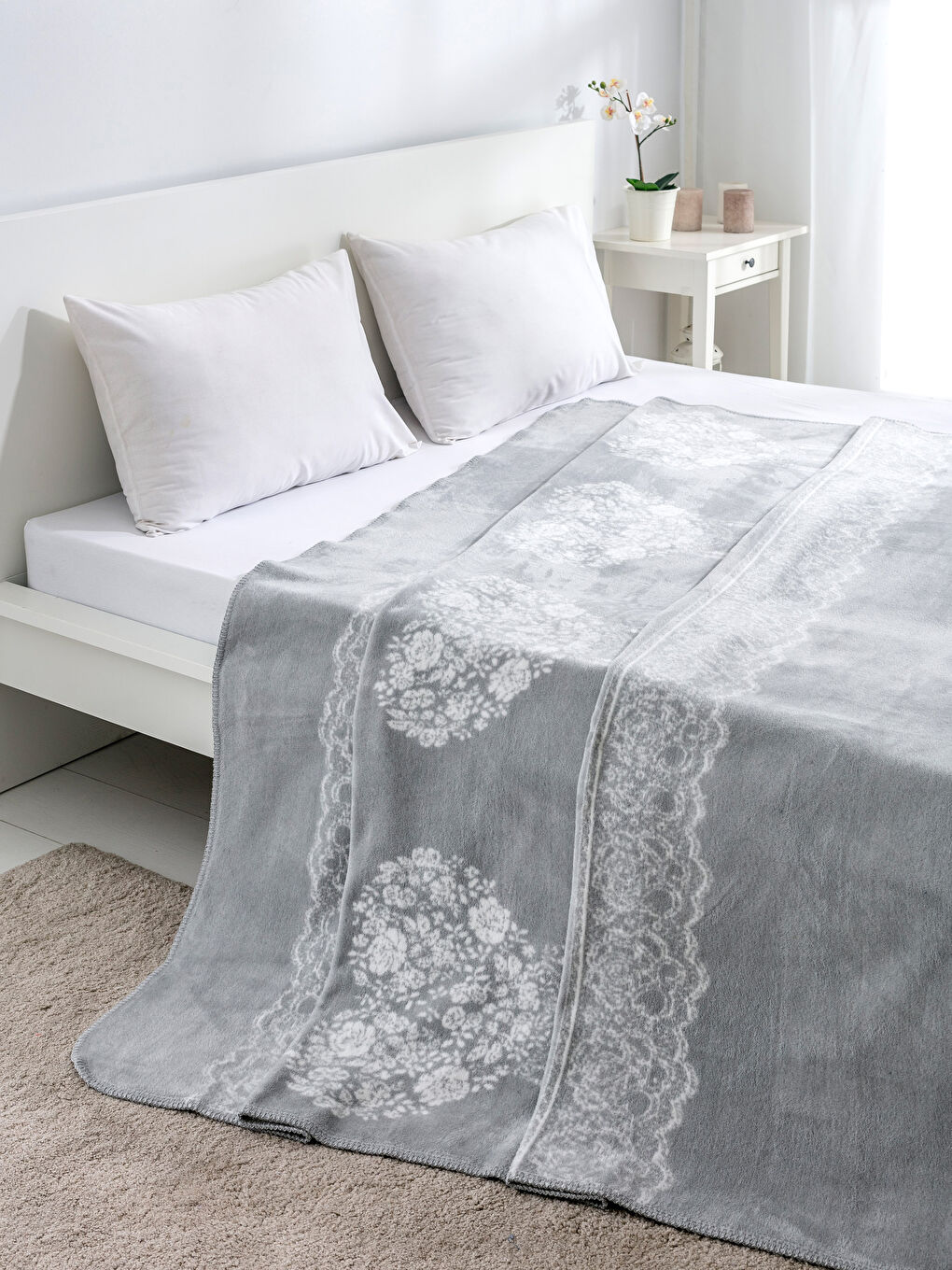 Gri Baskılı Çift Kişilik Battaniye