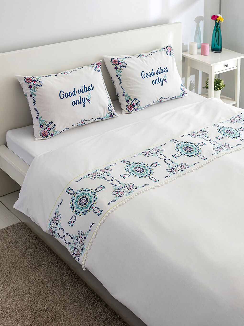 Beyaz Baskılı Çift Kişilik Nevresim Seti-1