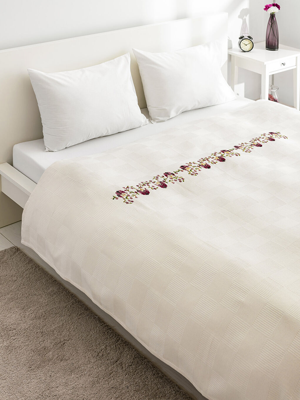 Ekru Baskılı Çift Kişilik Yatak Örtüsü