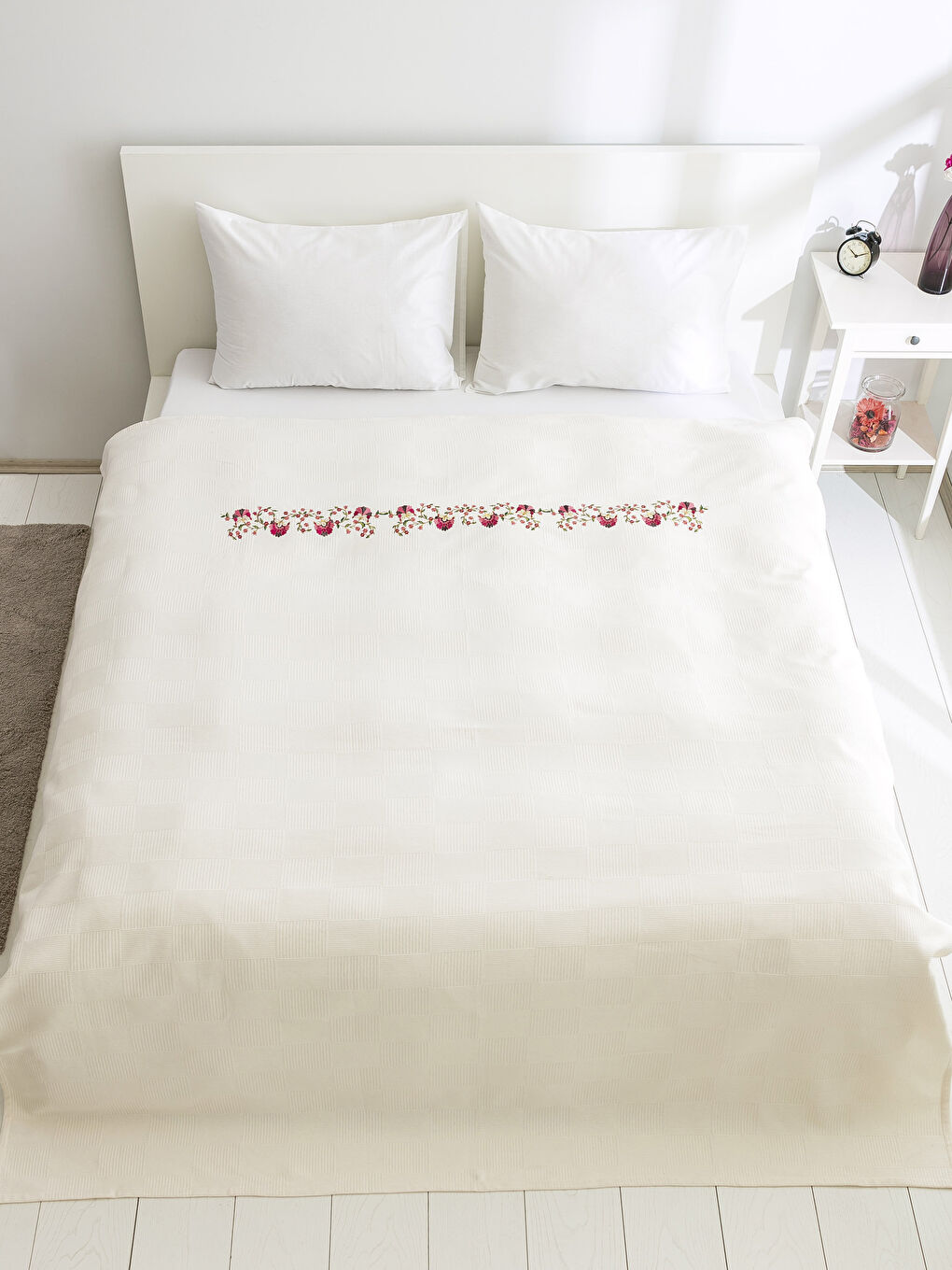 Ekru Baskılı Çift Kişilik Yatak Örtüsü-1