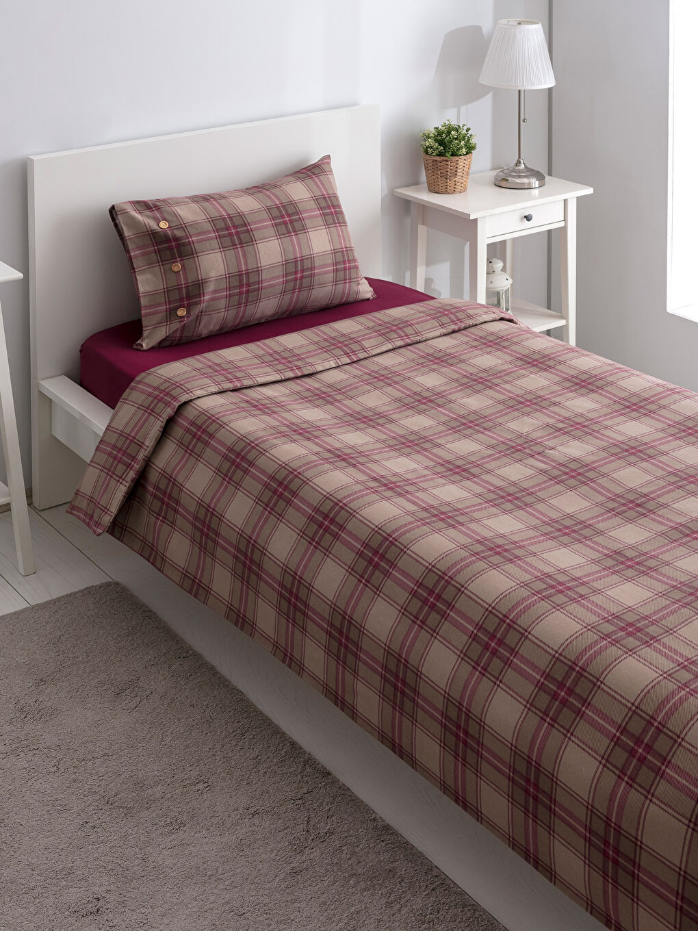 Kırmızı Baskılı Tek Kişilik Nevresim Takımı