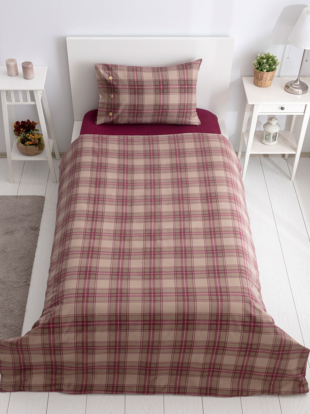 Kırmızı Baskılı Tek Kişilik Nevresim Takımı-1