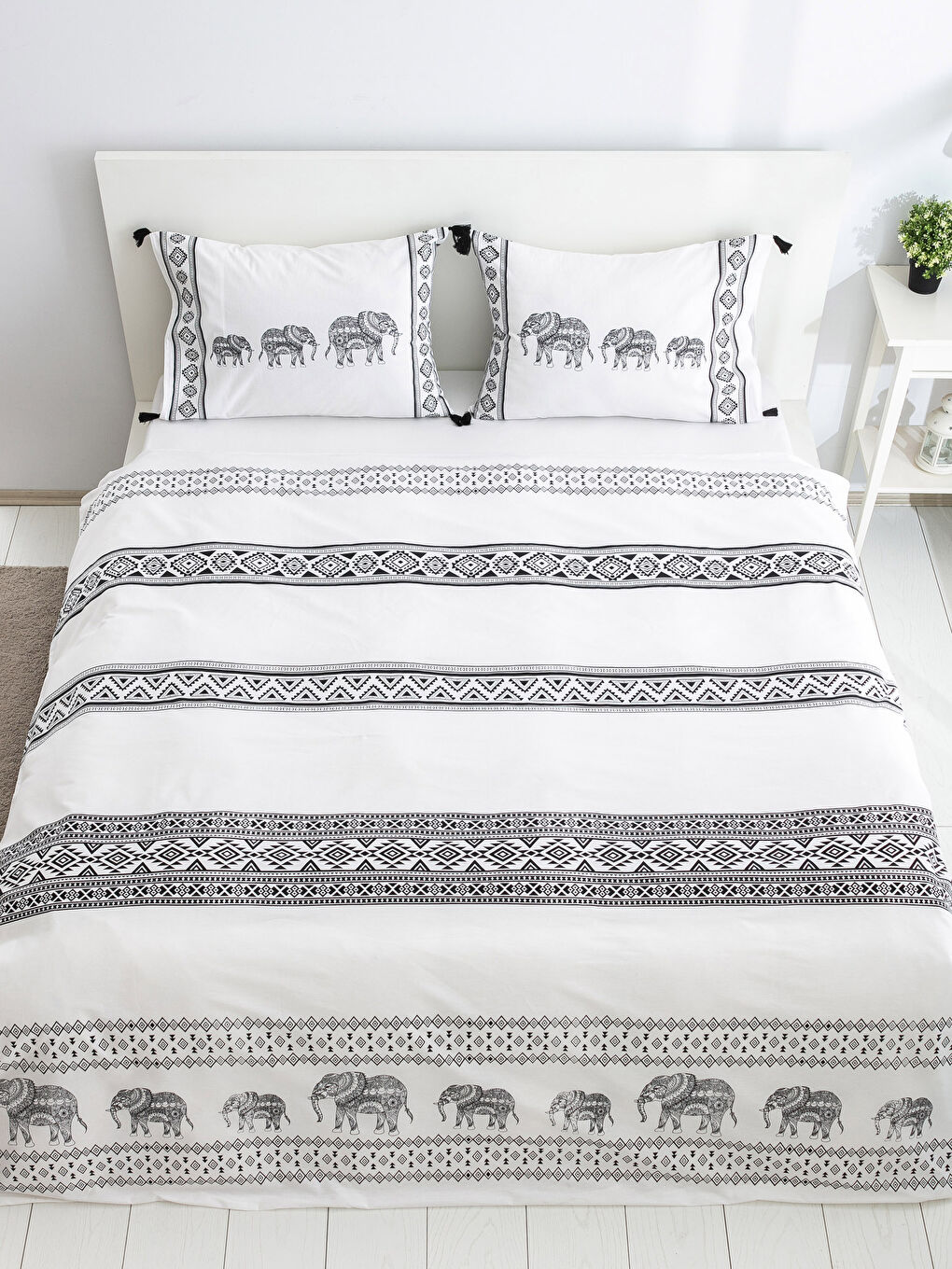 Siyah Baskılı Çift Kişilik Nevresim Seti-1