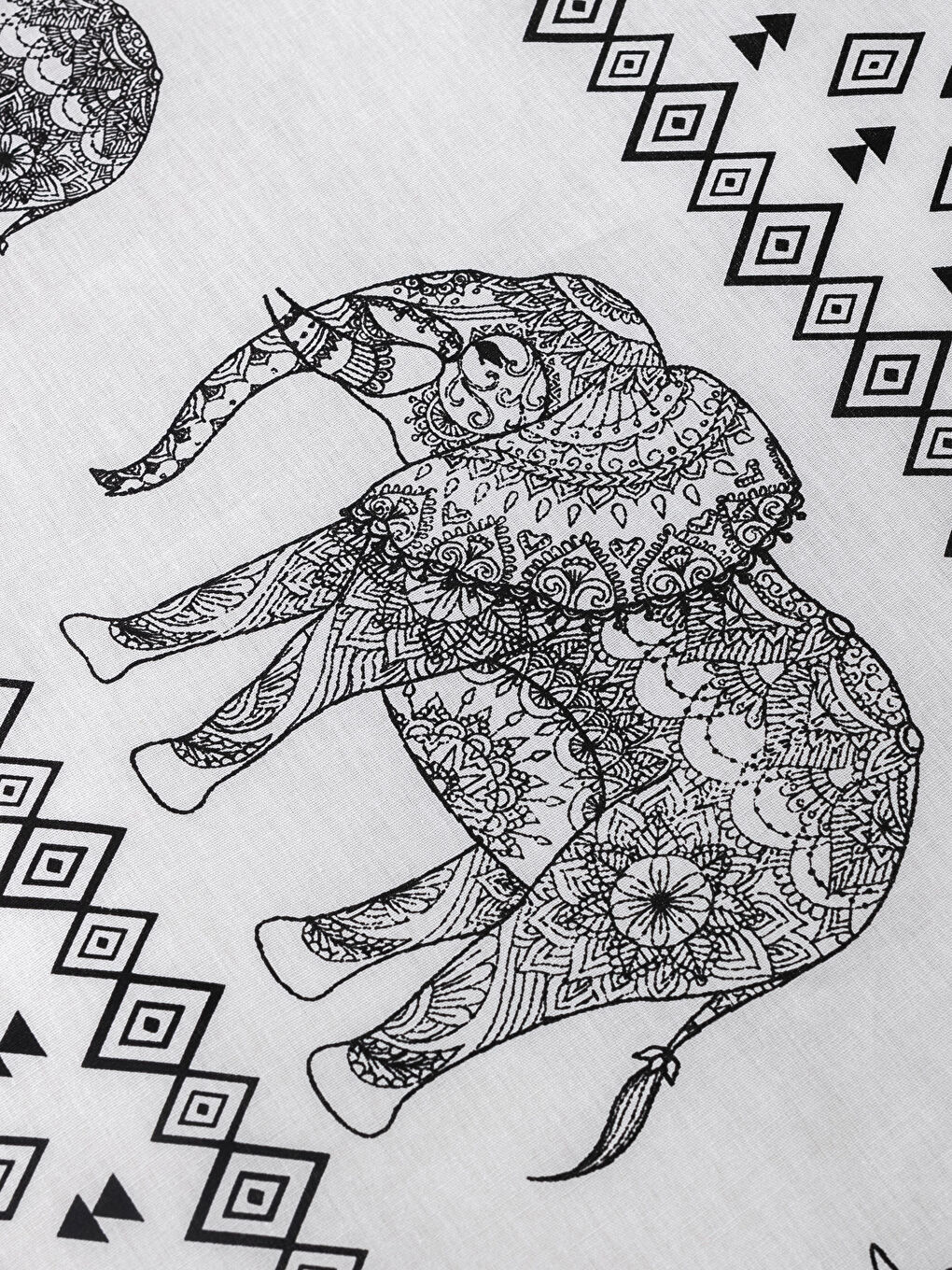 Siyah Baskılı Çift Kişilik Nevresim Seti-2