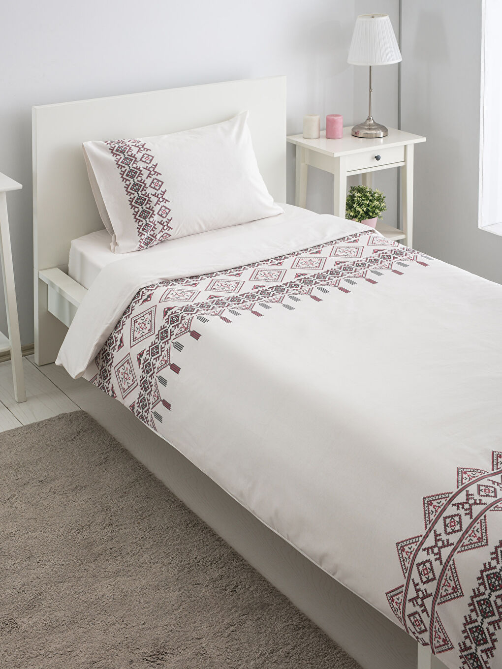 Karışık Baskılı Tek Kişilik Nevresim Seti