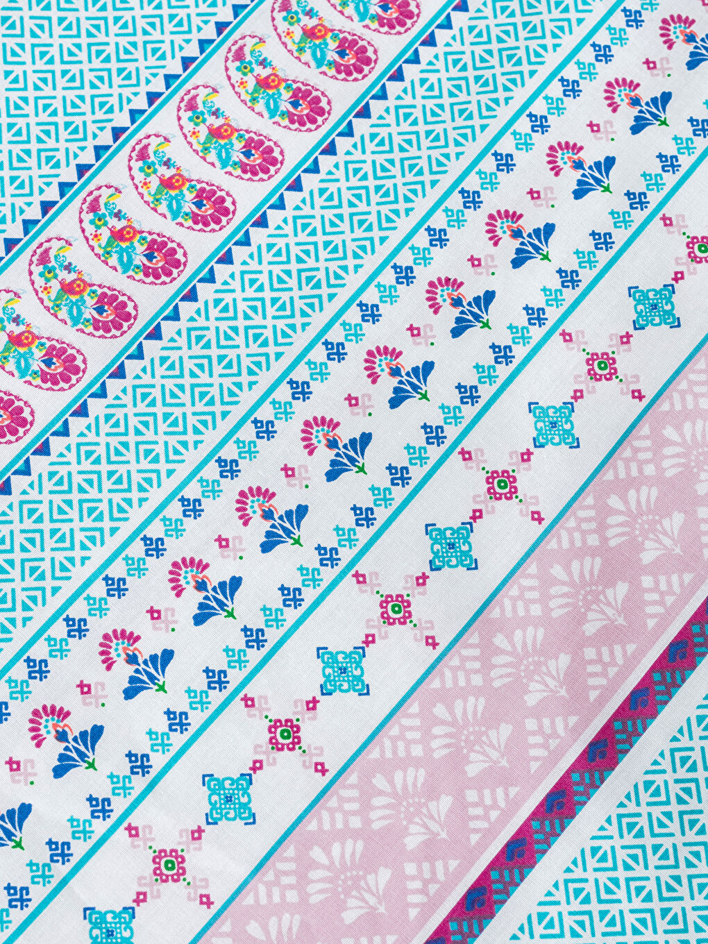 Karışık Baskılı Tek Kişilik Nevresim Seti-2