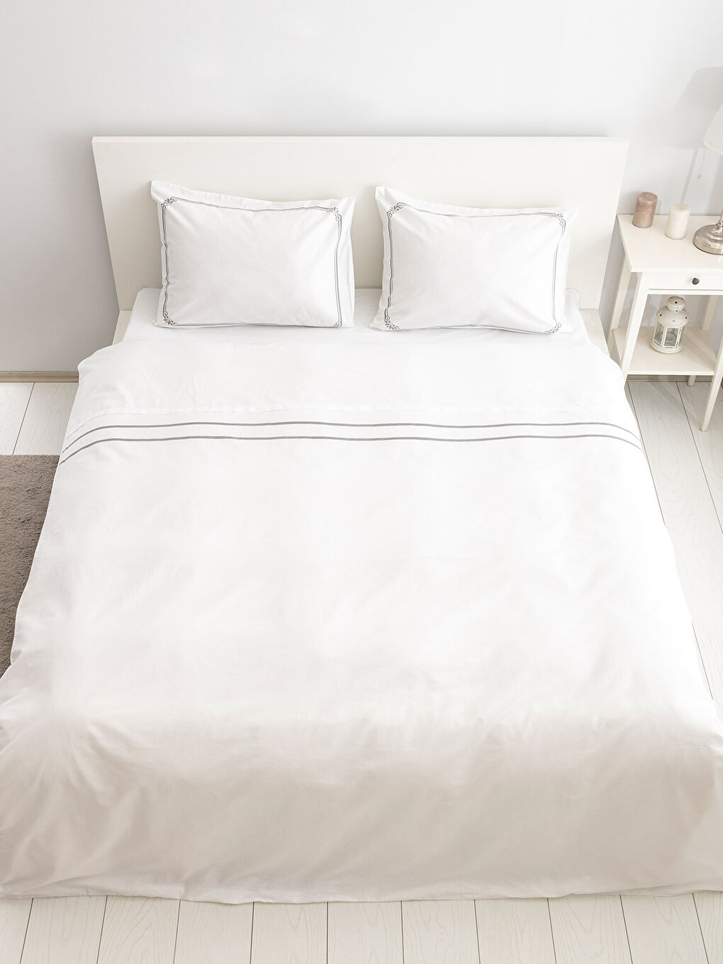 Белый Полный комплект двуспального постельного белья-1