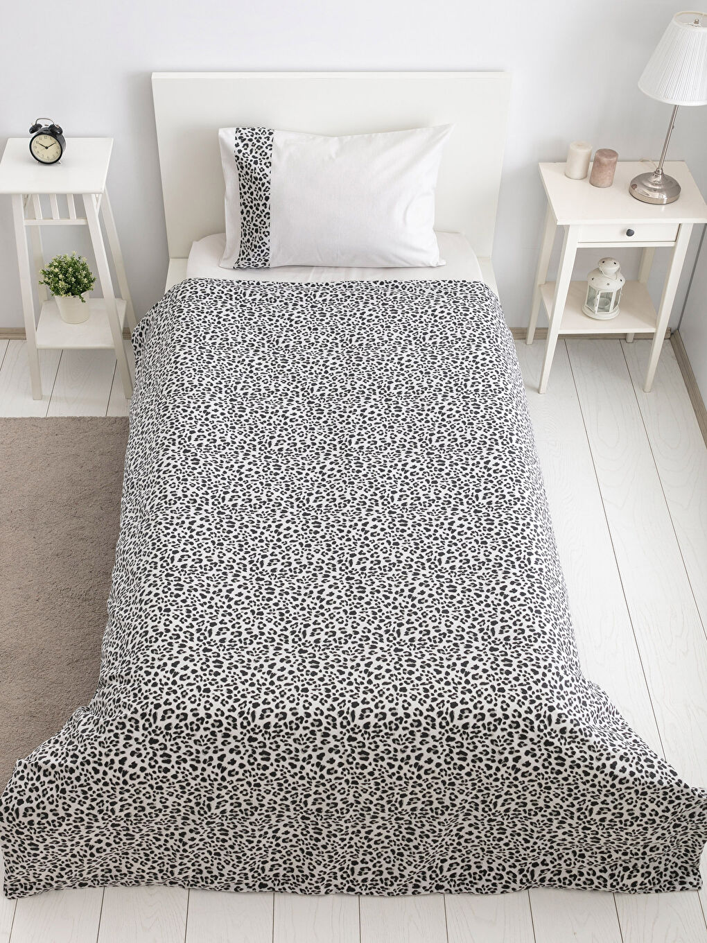 Siyah Baskılı Tek Kişilik Nevresim Takımı-1