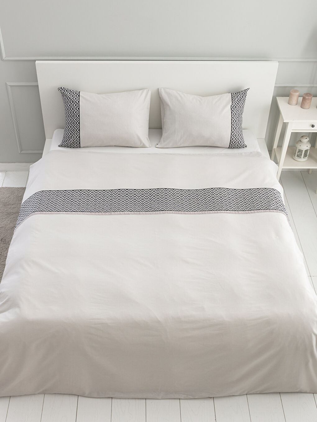 Siyah Baskılı Çift Kişilik Nevresim Seti-1