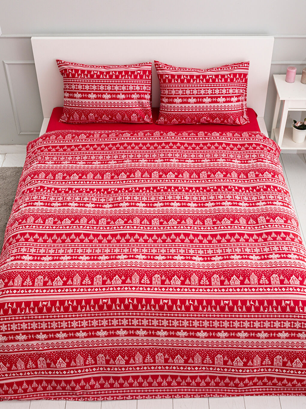 Kırmızı Baskılı Çift Kişilik Nevresim Takımı-1