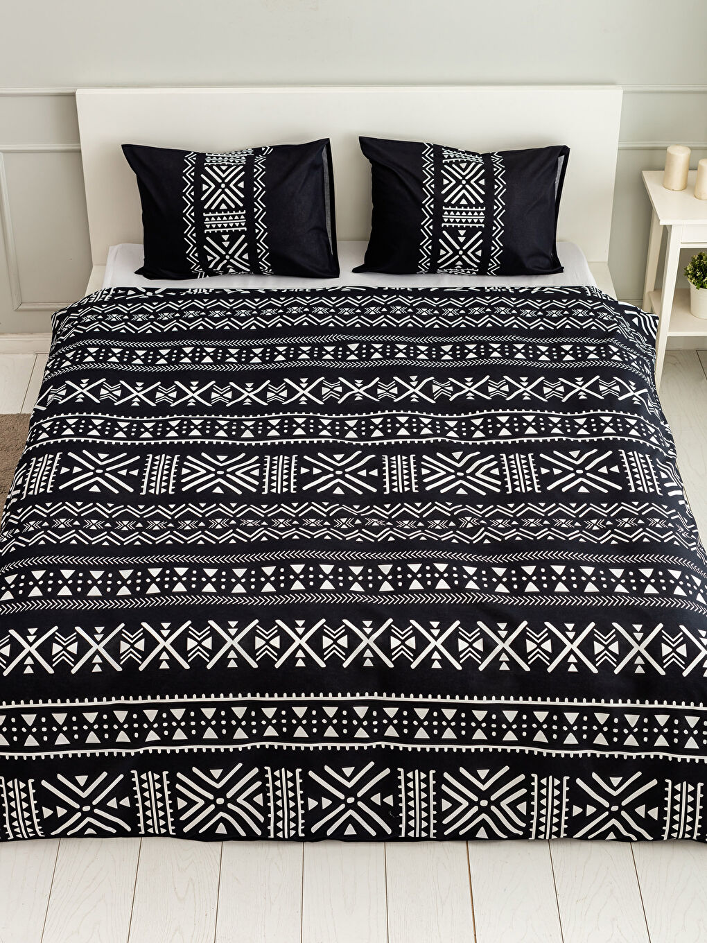 Beyaz Baskılı Çift Kişilik Nevresim Seti-1