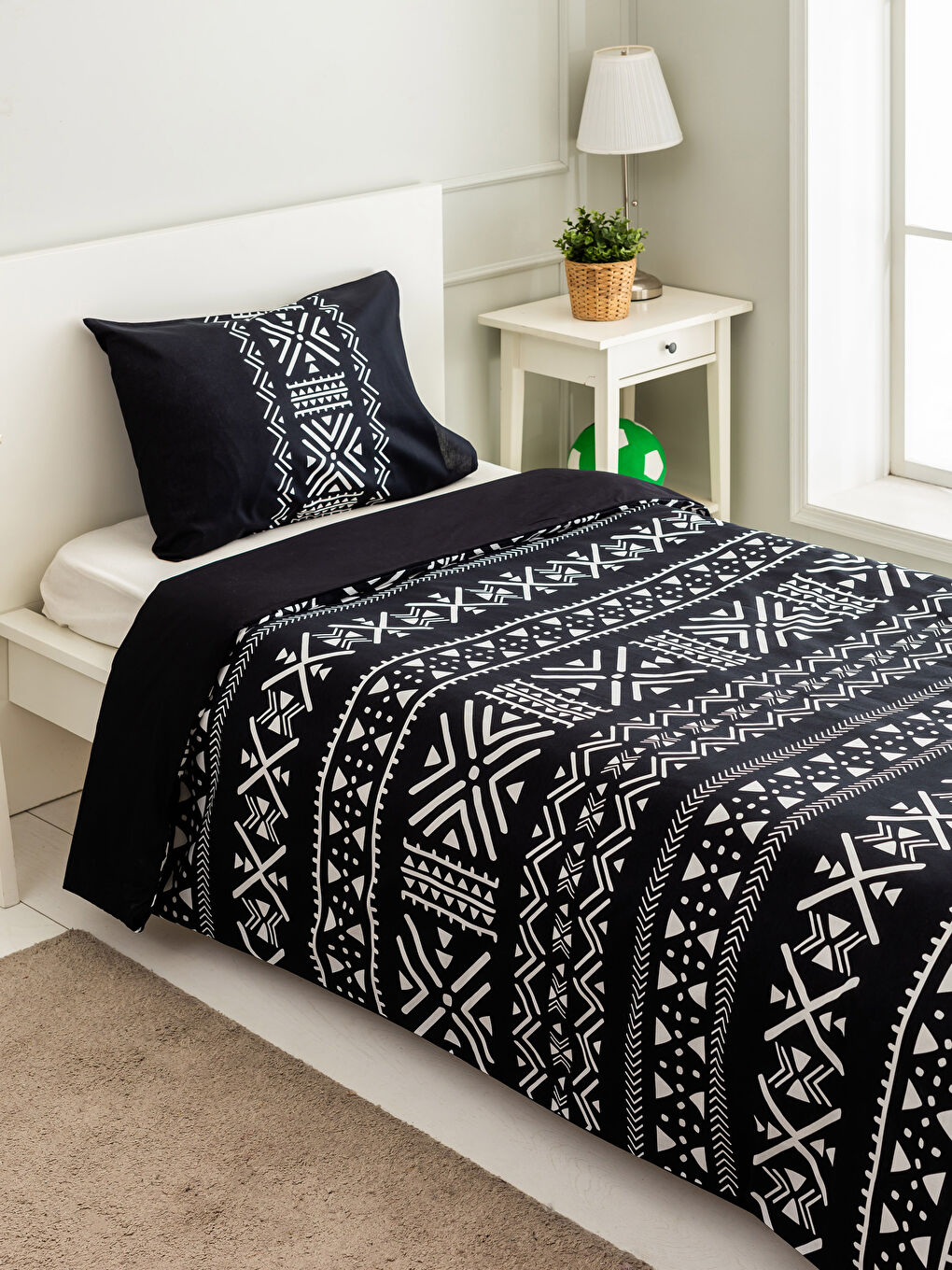 Beyaz Baskılı Tek Kişilik Nevresim Seti