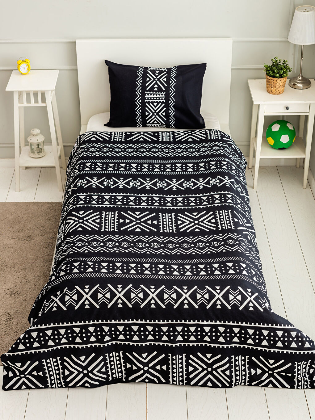 Beyaz Baskılı Tek Kişilik Nevresim Seti-1